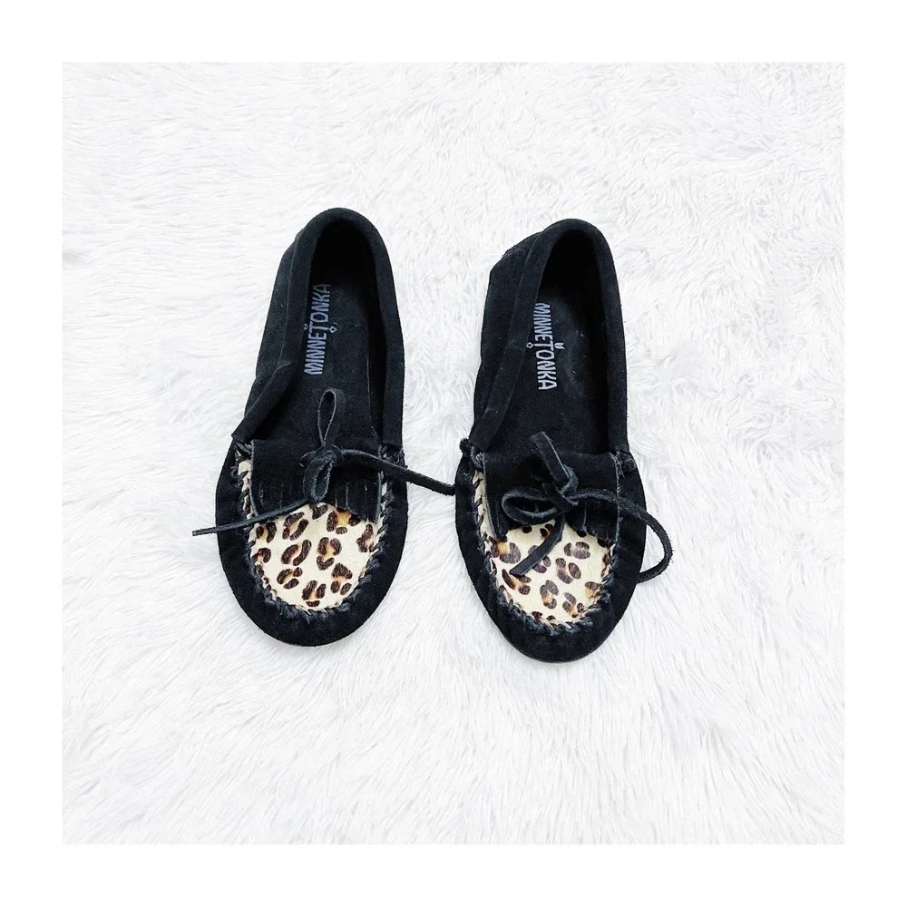Minnetonka Suede Leather Leopard Moccasin Accent Flat SZ2